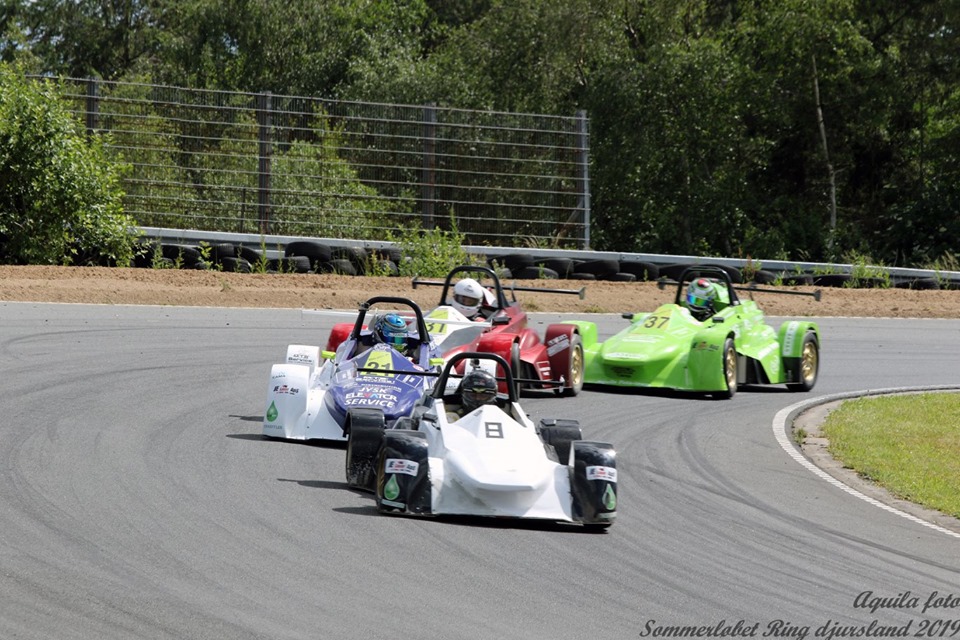 Begyndelsen af heat 1, Kevin Suenson (8), Magnus Taulborg (21), Benjamin Frislund (31) og Kevin Brandsborg (37)
(Foto: Aquila Foto)